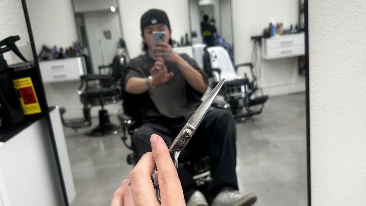 Precision haircut by Visionfades Studios